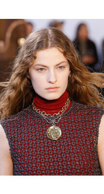 Details Chloé Fall 2018 Ready-to-Wear , Детали коллекции Хлоя осень зима 2018 , Fashion show , неделя моды в Париже , PFW , Paris Fashion Week , Mainstyles